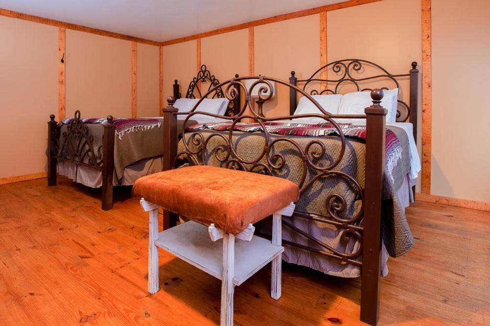 Round Top Hotel Buitenkant foto